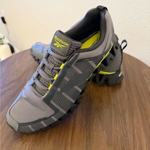 Reebok ZigTech Men’s Charcoal and Neon Lime Sneakers Size 10